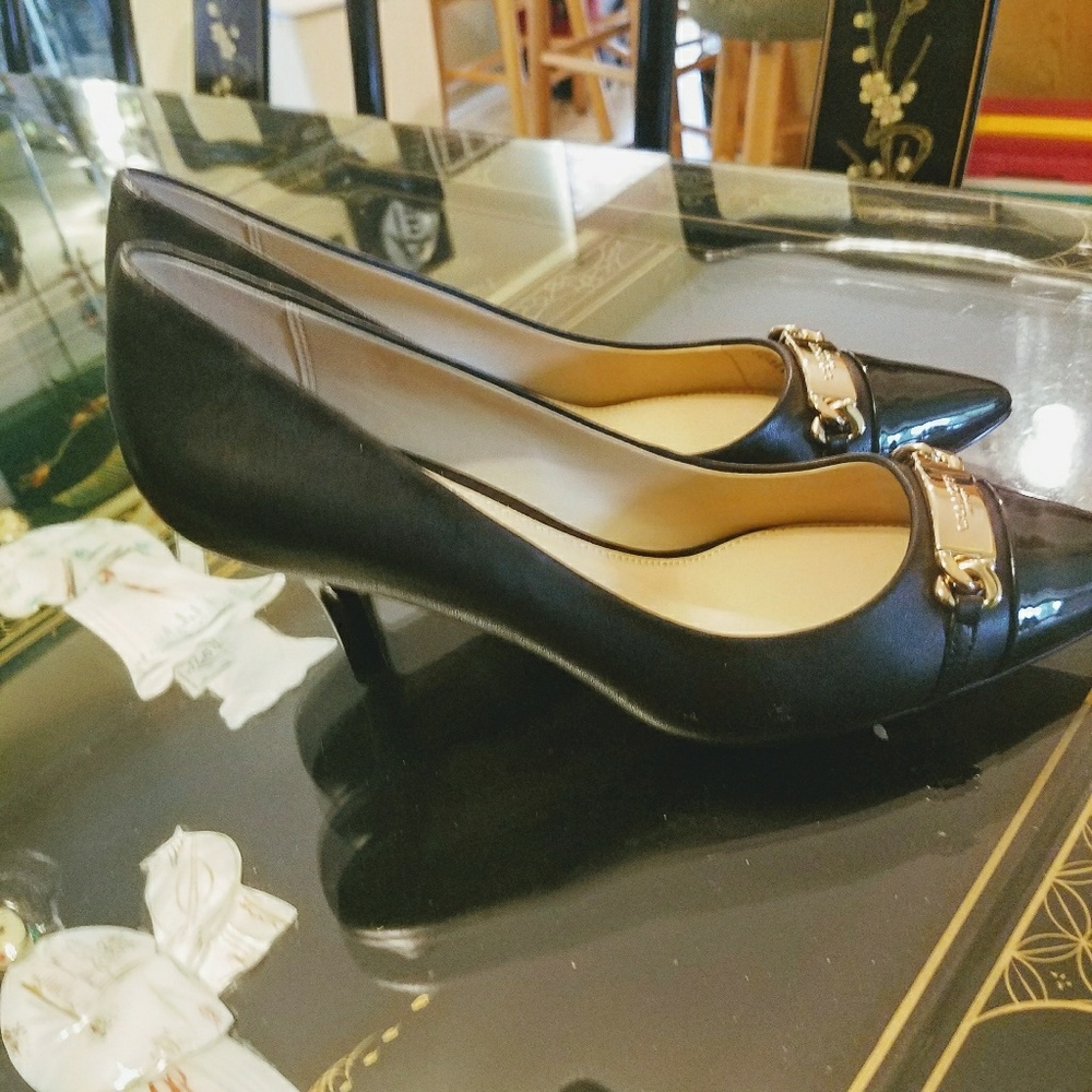 Shoes - Picture 3 of 4